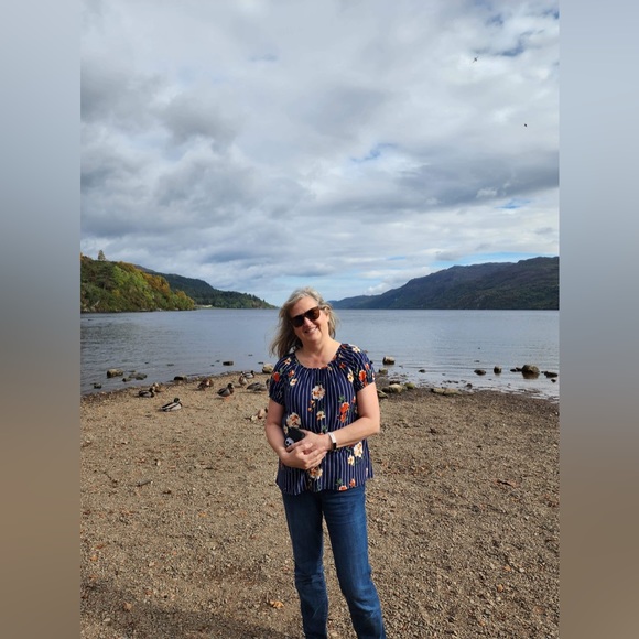 Meet your Posher, Debra - Picture 1 of 1